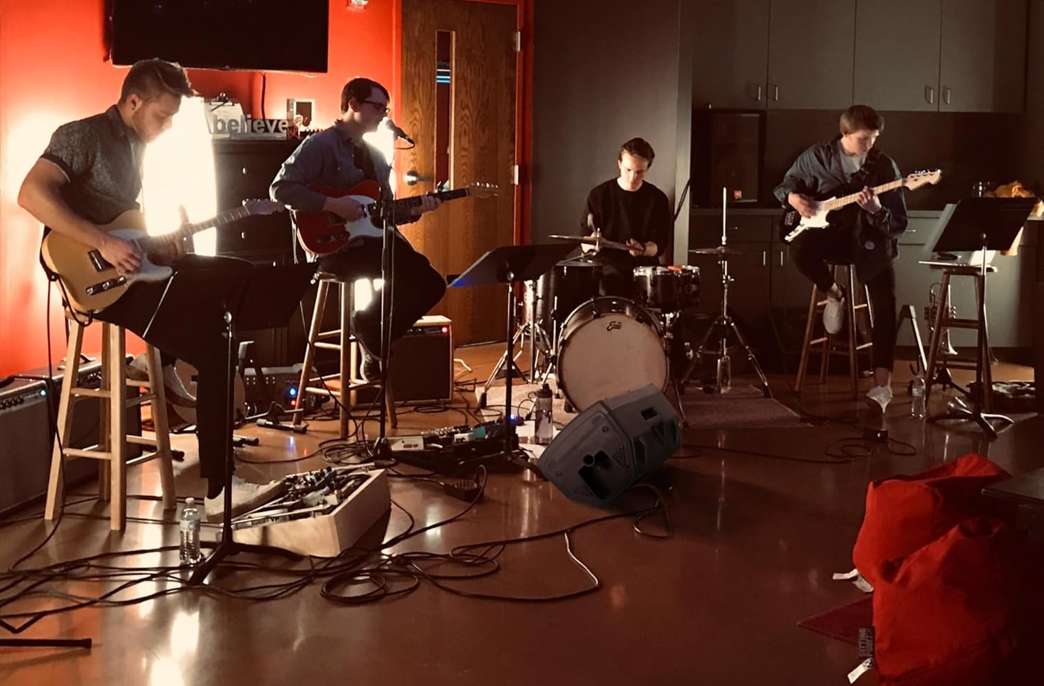 Pronomic E-210 MA - Enceinte 2 Voies Active - Puissance : 100 Watts (RMS) - Woofer 10" + Compression Driver 1,0" - Récepteur Bluetooth et Lecteur MP3 avec USB/SD - Inclinaison Monitor